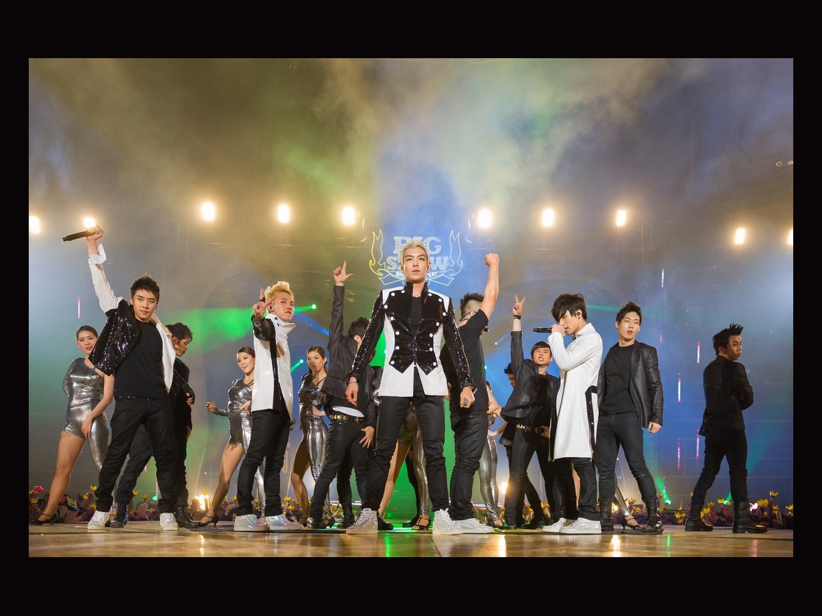Archive photograph of BIGBANG in 2011; this does not represent the current lineup.